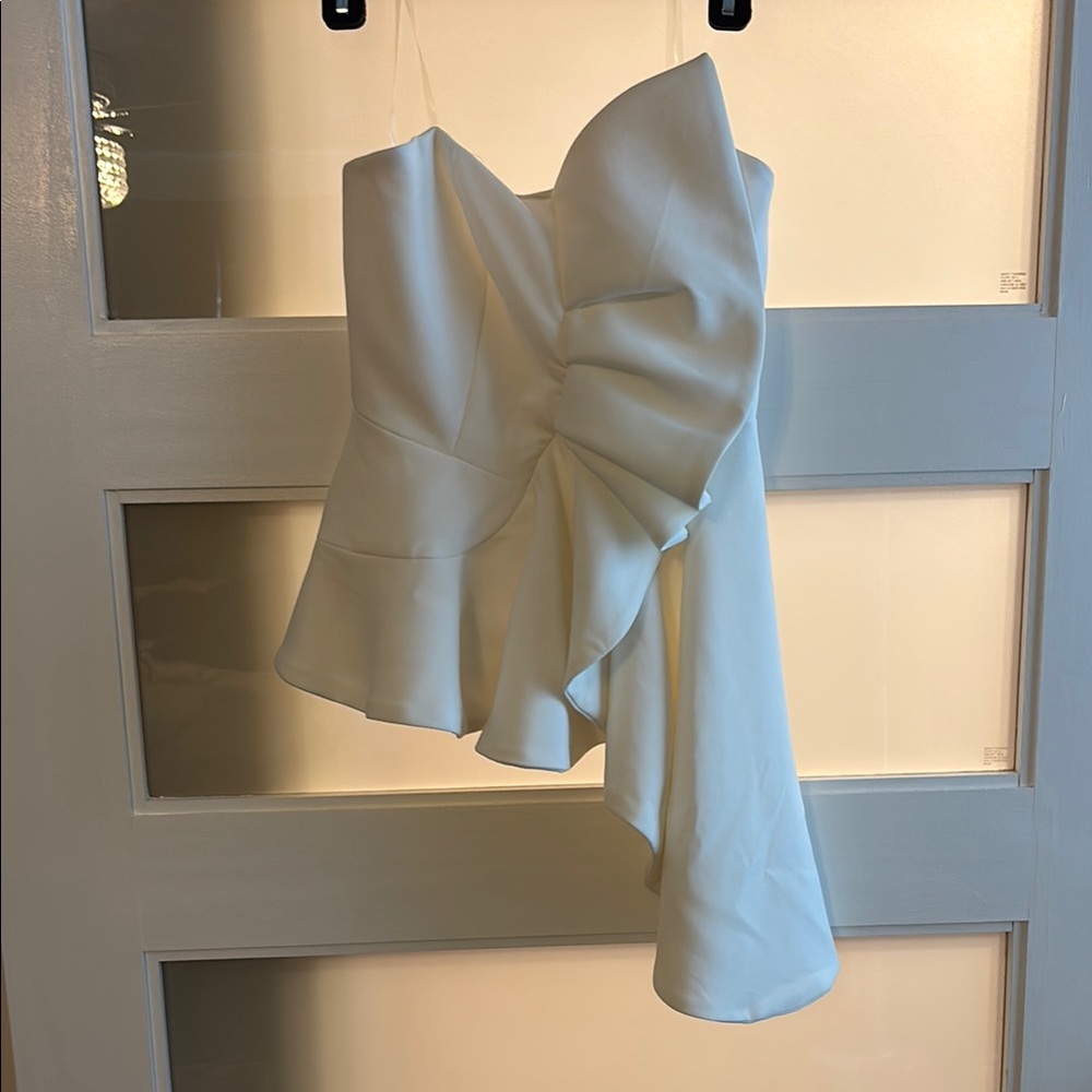 Elegant White Strapless Dress with Ruffle Detail